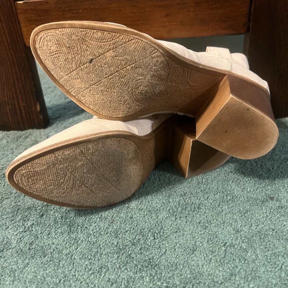 Kohl's Cream Heeled Boots - Picture 5 of 5